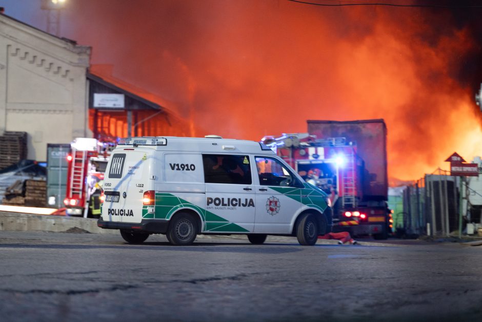 Po gaisro Vilniuje daliai ugdymo įstaigų nuotolinį darbą rekomenduojama tęsti ir penktadienį